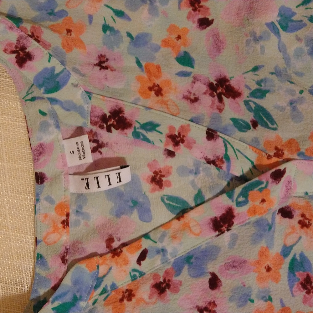 Elle Blouse - Picture 2 of 2